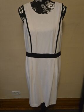 Womens Size 14 Classic White Sleeveless Sheath Dress with Black Trim